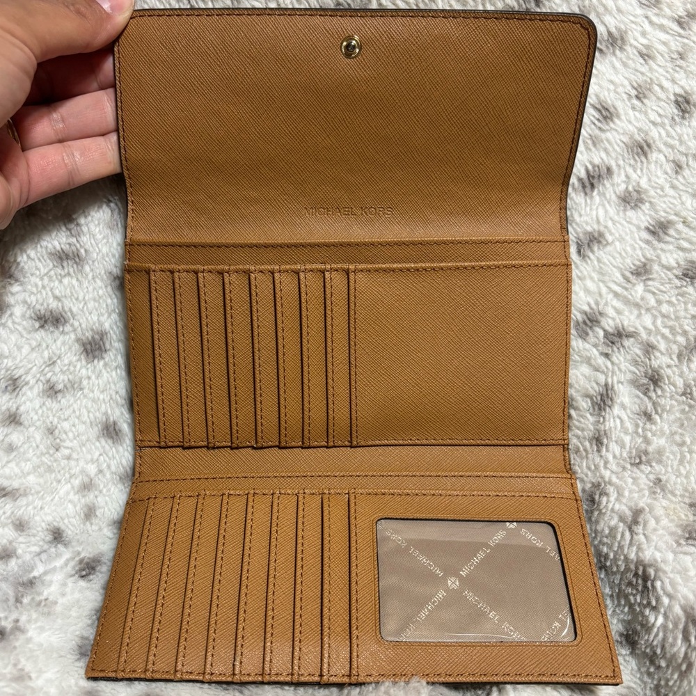 MICHAEL KORS LARGE LOGO TRIFOLD WALLET - Picture 3 of 9
